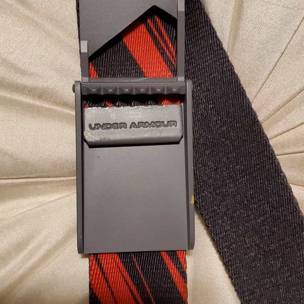 UNDERARMOUR BELT. 36 in.